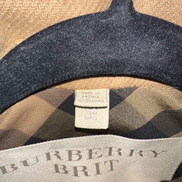Burberry Kensington Double-Breasted Cashmere Trench Coat - Picture 6 of 10